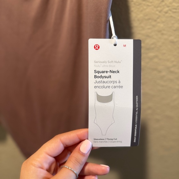 Lululemon size M Wundermost Ultra- Soft Nulu Sleeveless Square Neck Bodysuit - Picture 4 of 9